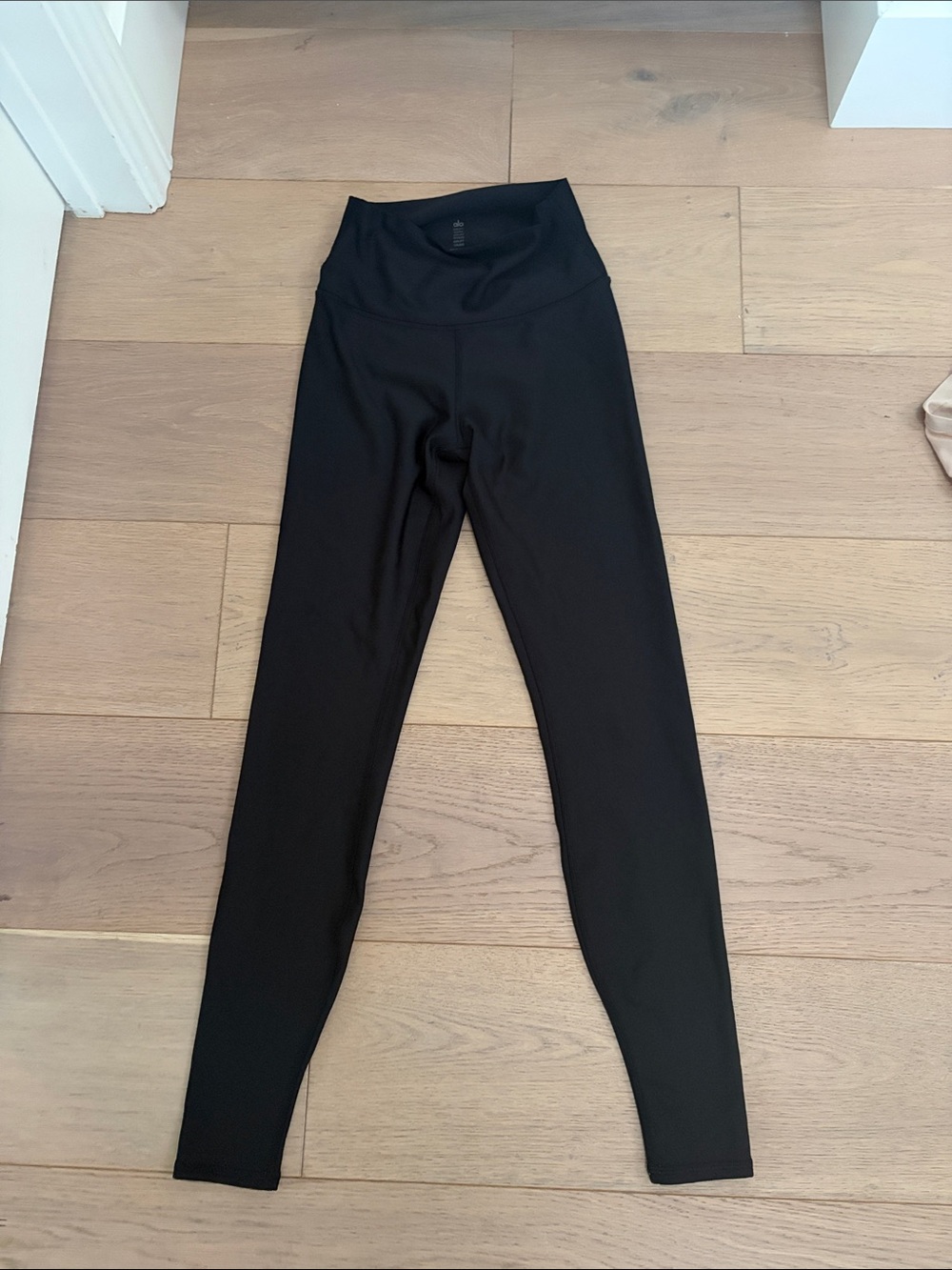 ALO Yoga Black High-Waist Leggings warm airlift leggings
